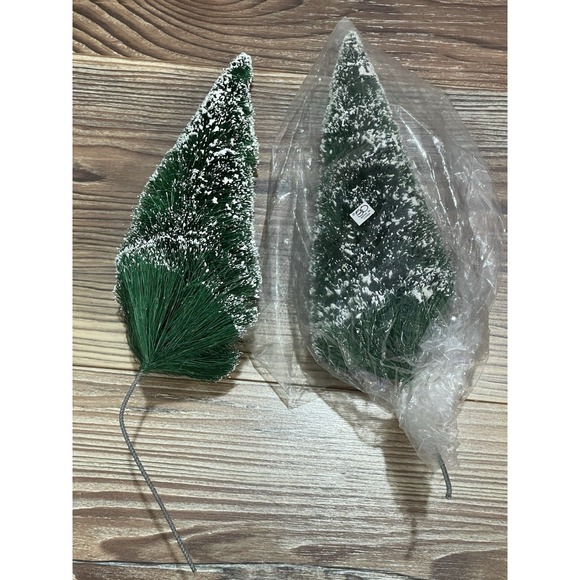 Department 56 Village‎ Animated Christmas Skating Pond  Replacement Parts Trees - Picture 1 of 3